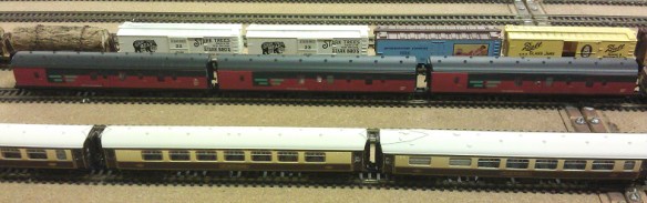 Graham Farish Coaches 2