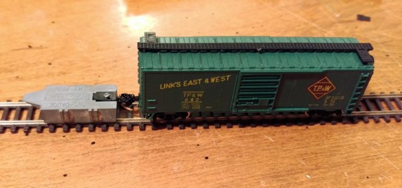 Micro-Trains Body Mount Coupler Fitting 28