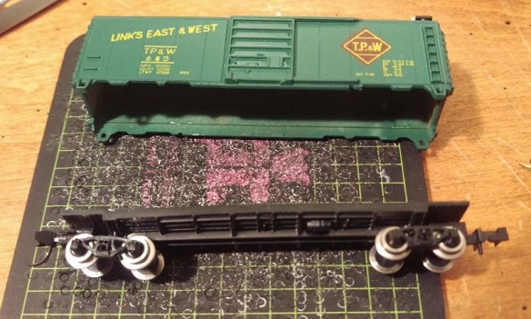 Micro-Trains Body Mount Coupler Fitting 5