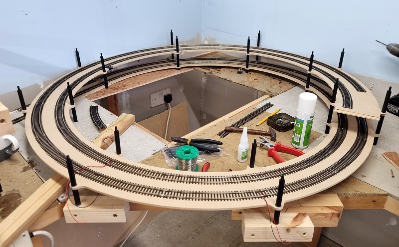 HO Scale Single Track Train Helix – 22" Radius, 20" Height, 4.5 Level Spiral For Model Layouts